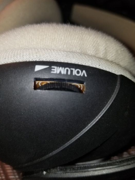 Продам новые безпроводные наушники AKG.- 912.