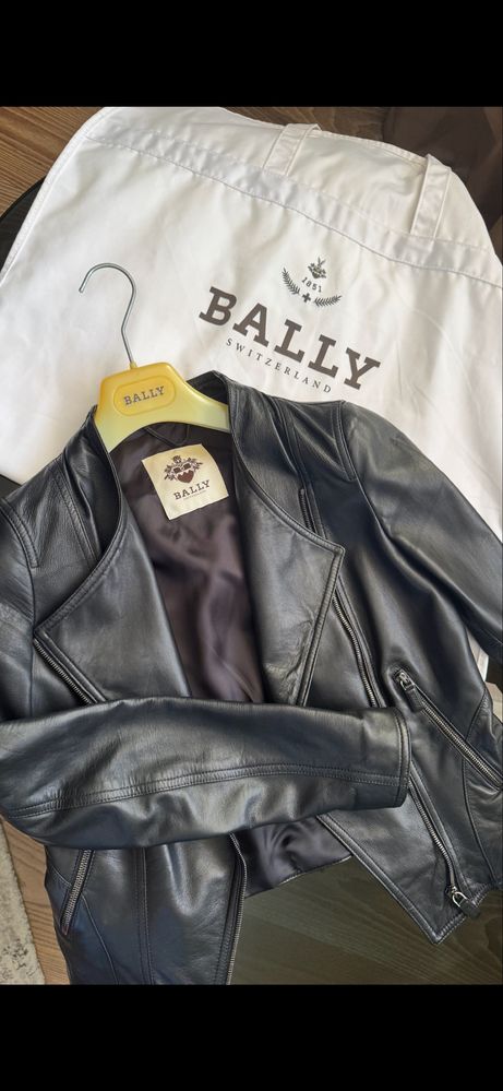 Шкіряна куртка Bally
