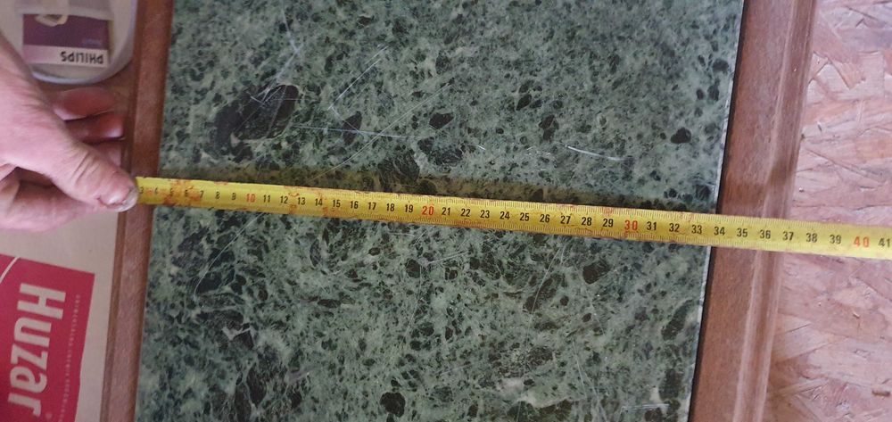 stolik z marmurowym blatem