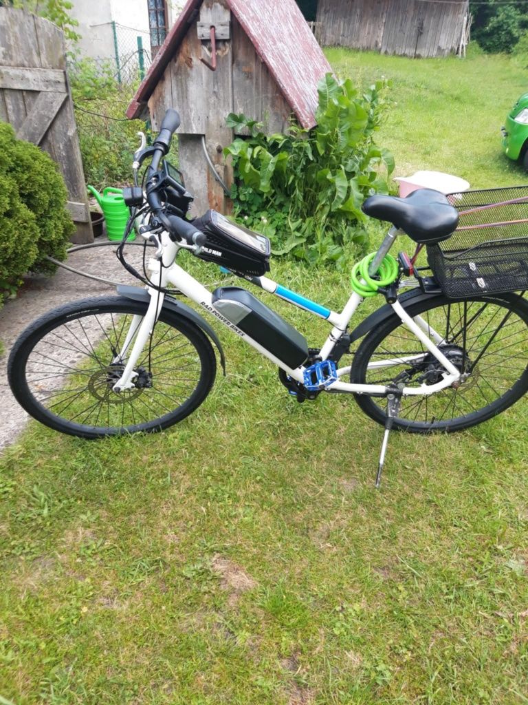 Rower hybrydowy  ze wspomaganiem i manetką