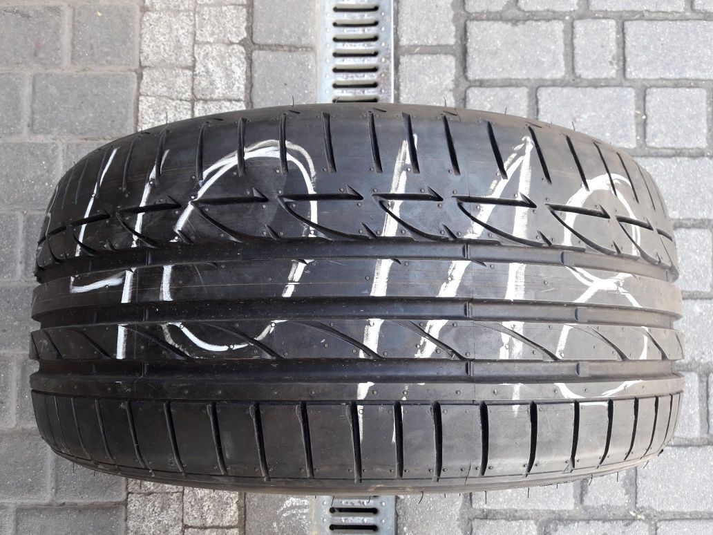 BRIDGESTONE 245/40R18 93Y , pojedyńcza opona letnia .