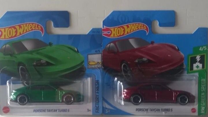 Conj 2 Hot wheels Porsche Taycan turbo S