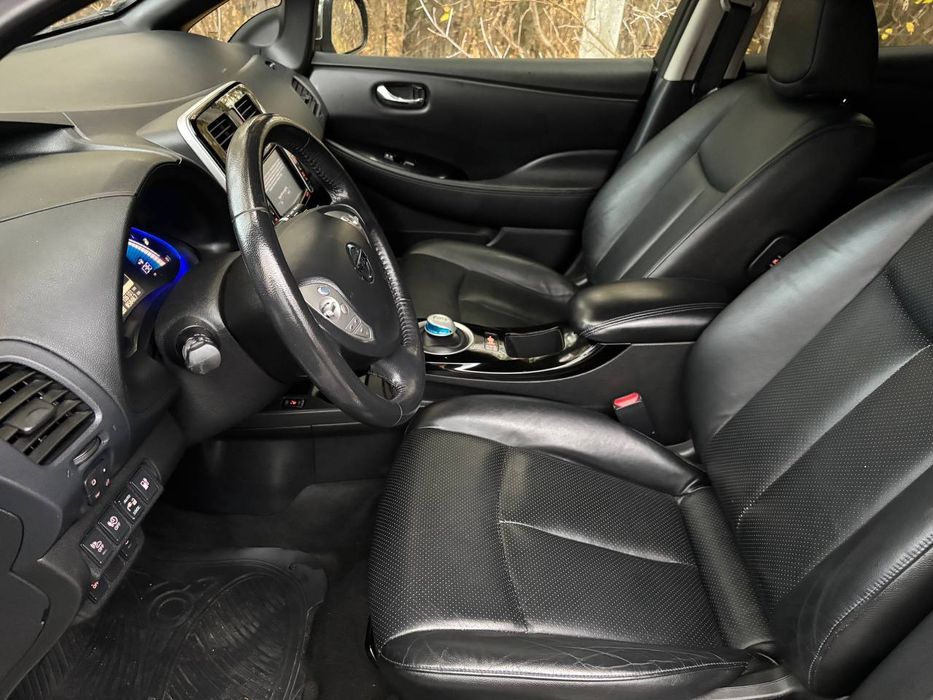 Продам Nissan Leaf
