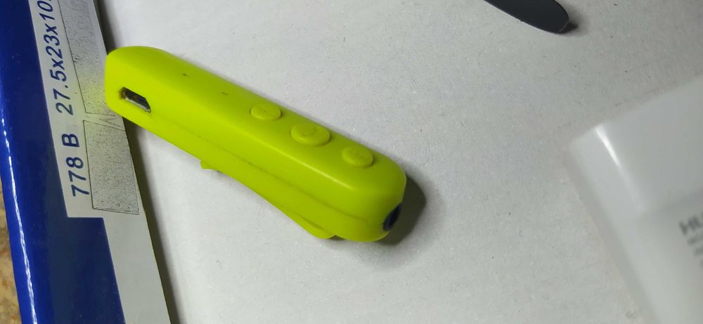 Лот электроники, шнуры зарядки, зарядные устройства, блютуз гарнитура