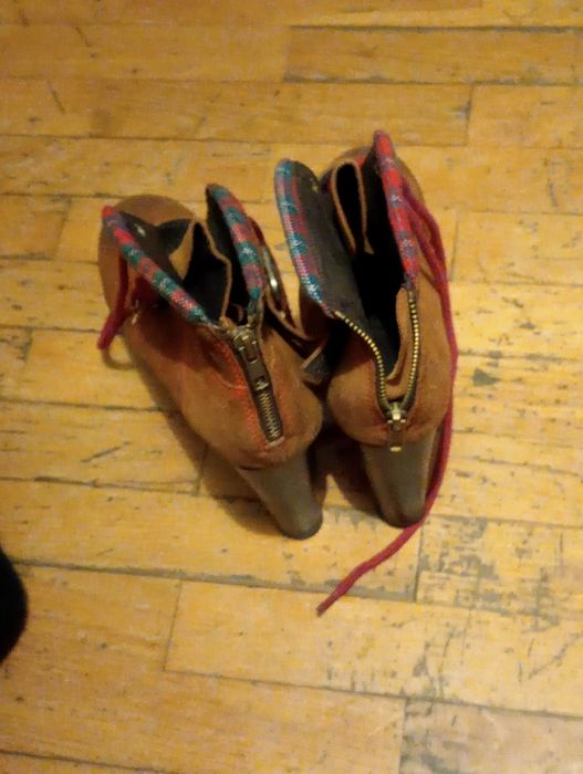 Botas  castanhas de mulher