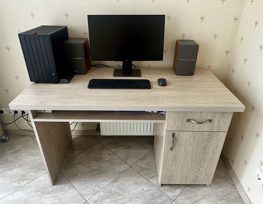 Компʼютерний (офісний) стіл