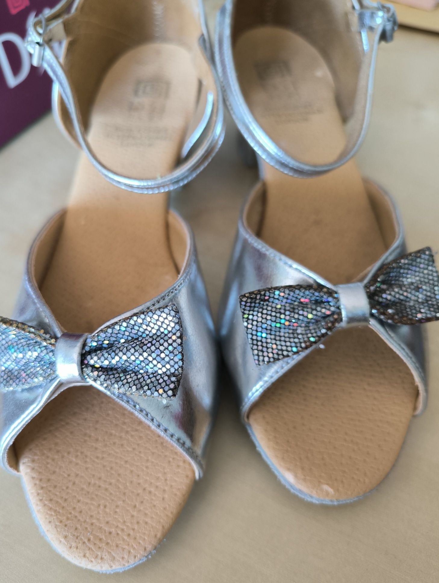 Sapatos de dança número 36,5 prateados NOVOS