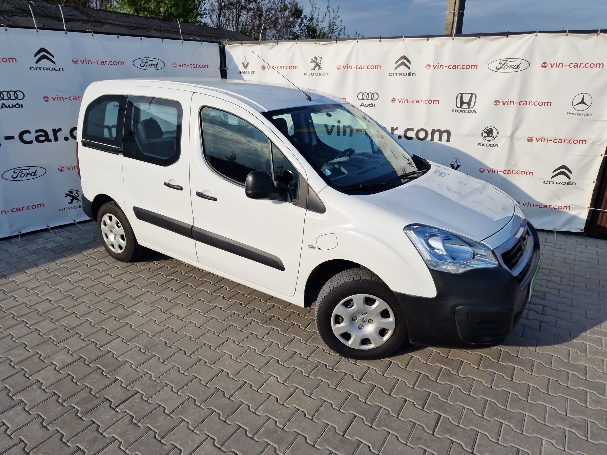 Peugeot Partner electric car