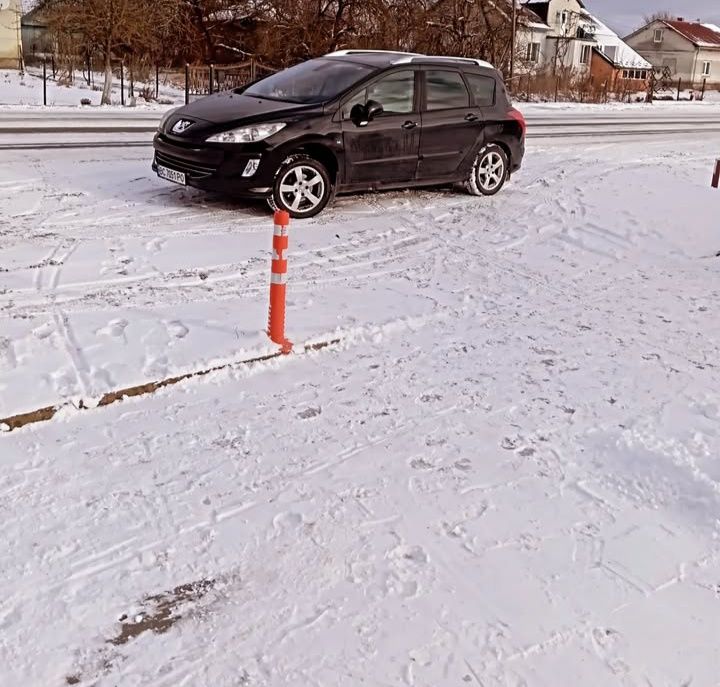 Продам причина продажі виїзд закордон