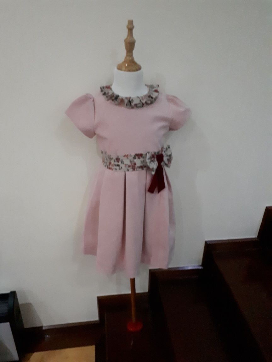 Vestidos criança Novos de Loja com Etiqueta!..