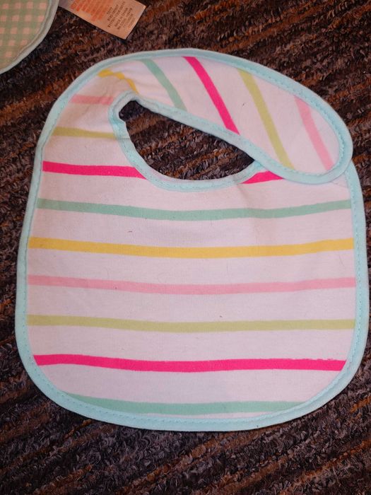 3 x śliniak z ceratką / 2 x Primark + 1 x Disney Baby