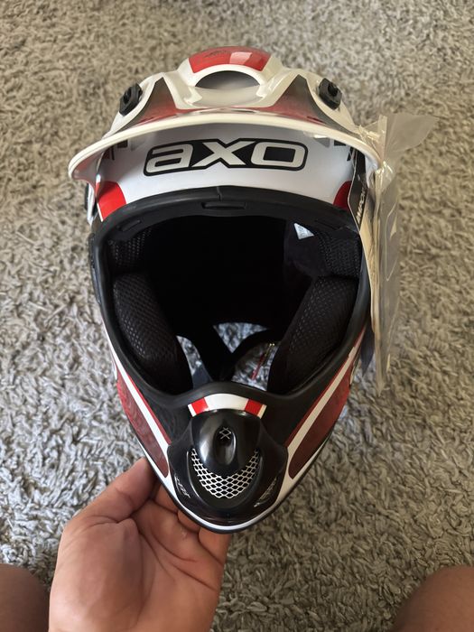 Шолом AXO розмір L Новий ще є окаляри