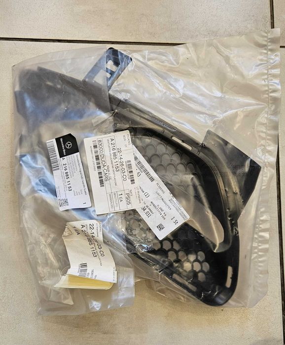 Wlot powietrza w zderzaku Mercedes