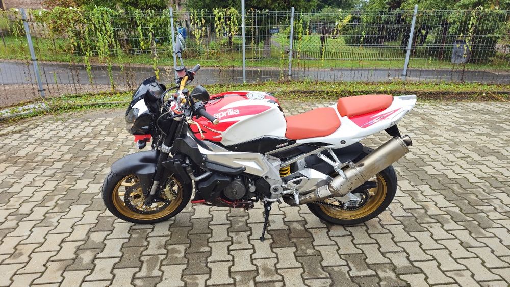 Aprilia rsv 1000 tuono