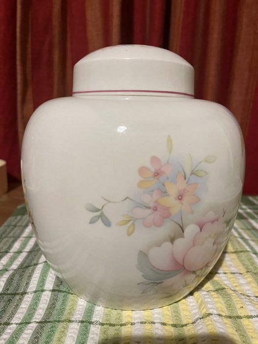 Ваза з кришкою, порцеляна