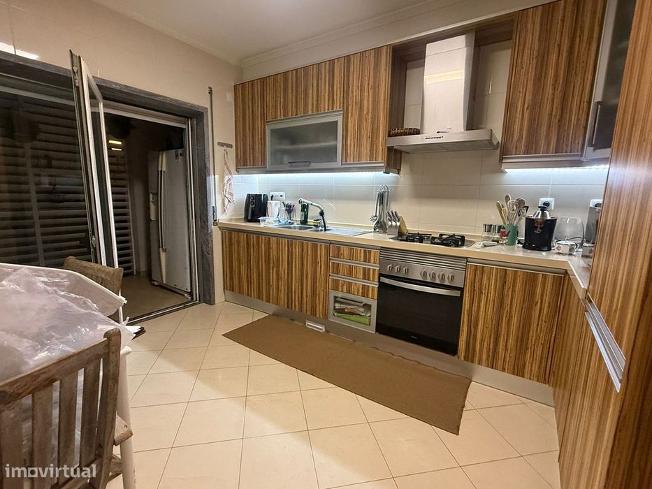 Apartamento T2, Condomínio Fechado, Piscina,  Terraço e Garagem