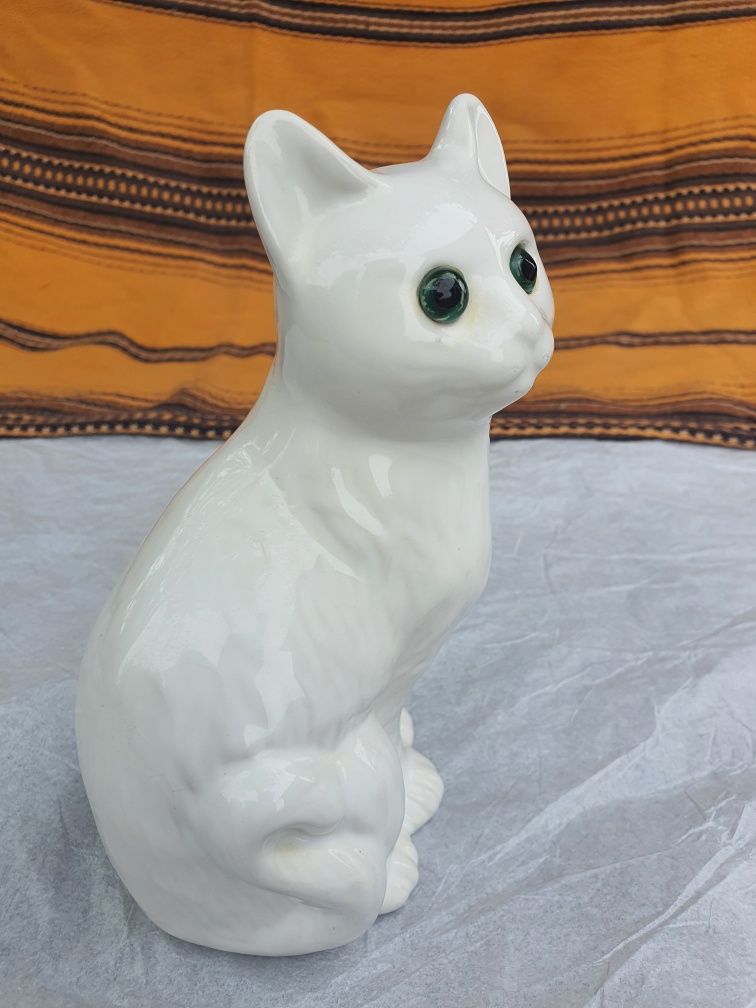 Figurka ceramiczny portugalski kotek.