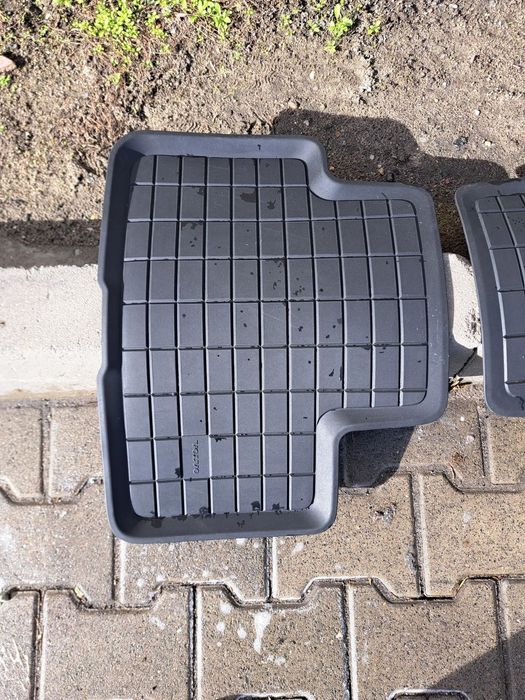 Zestaw dywaników gumowych czarnych Volvo XC40 C40 Orginalnych