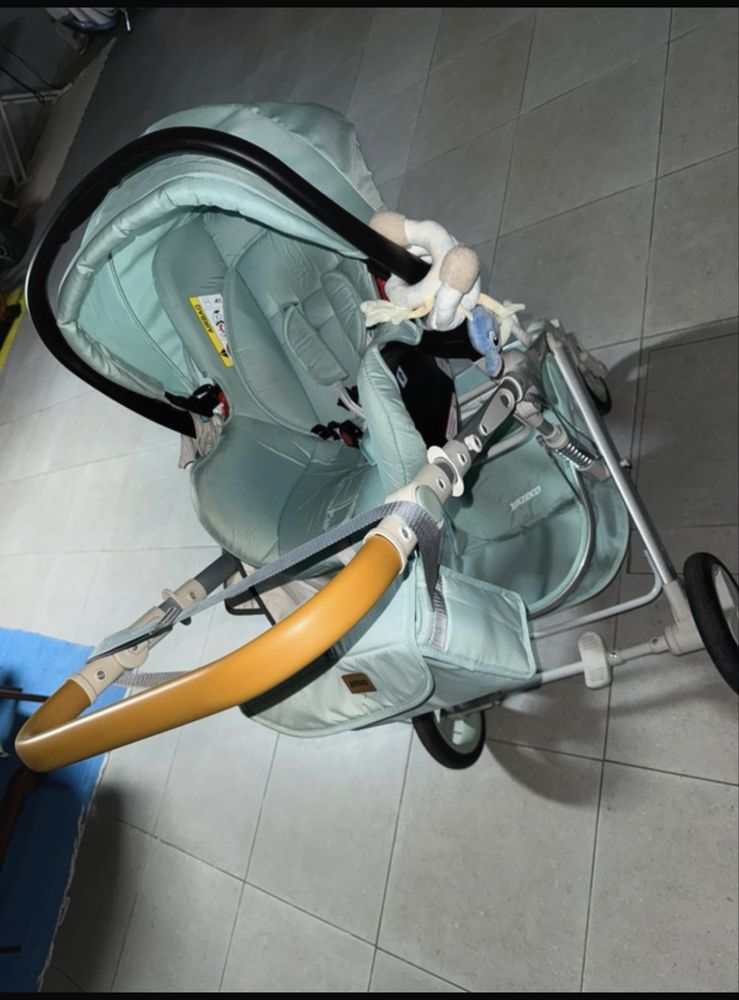 Carrinho de bebe trio