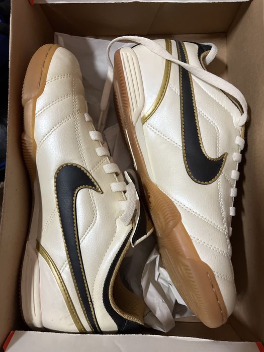 Halówki Nike buty sportowe rozmiar 40,5 nowe