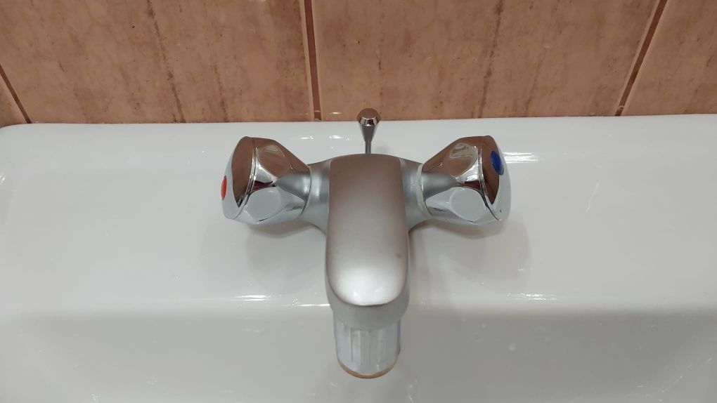 Bateria umywalkowa i wannowa