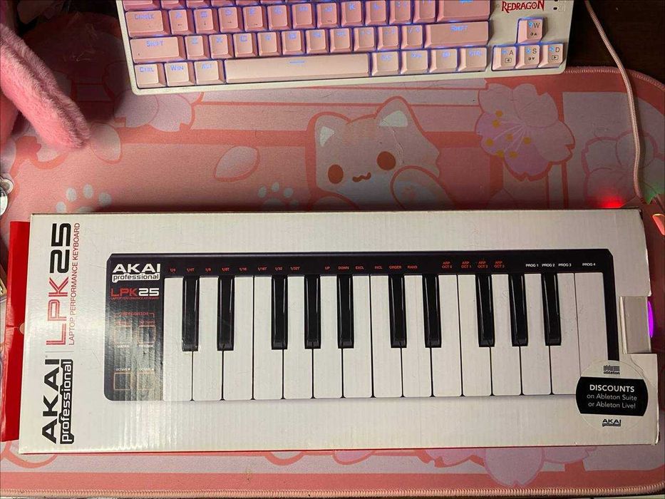 Міді-клавіатура AKAI LPK-25