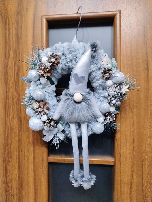 Wianek świąteczny na drzwi