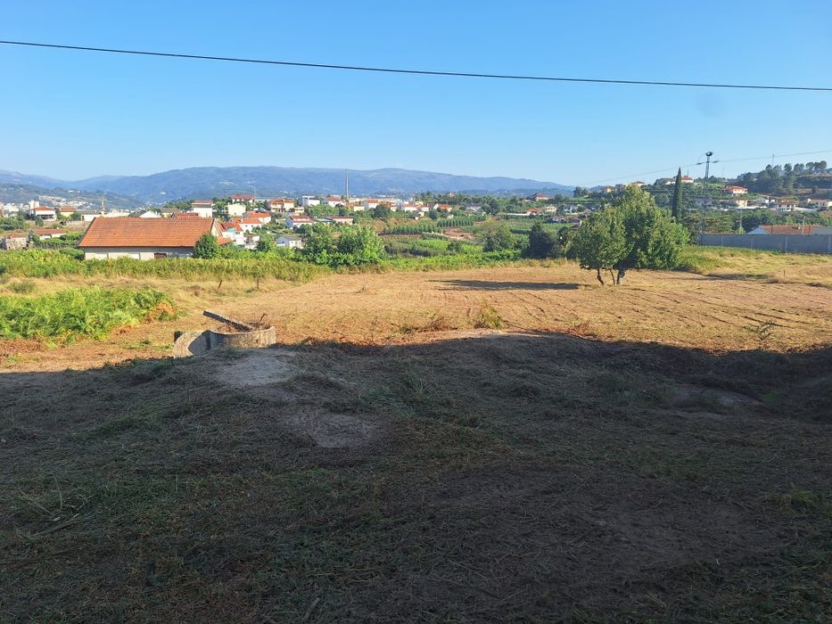 Vende-se ou alugar-se  terreno em Estradinha - Telões - Amarante