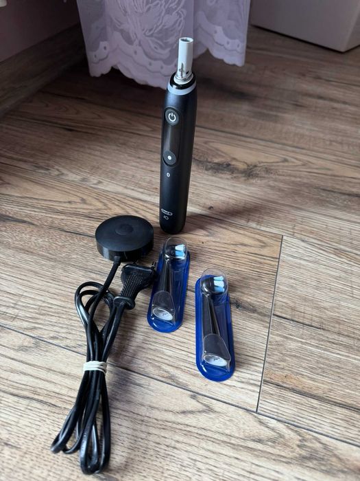 Szczoteczka soniczna Oral-b IO8 czarna