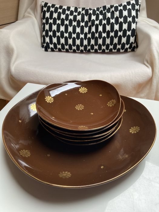 Talerzyki deserowe z dużym talerzem