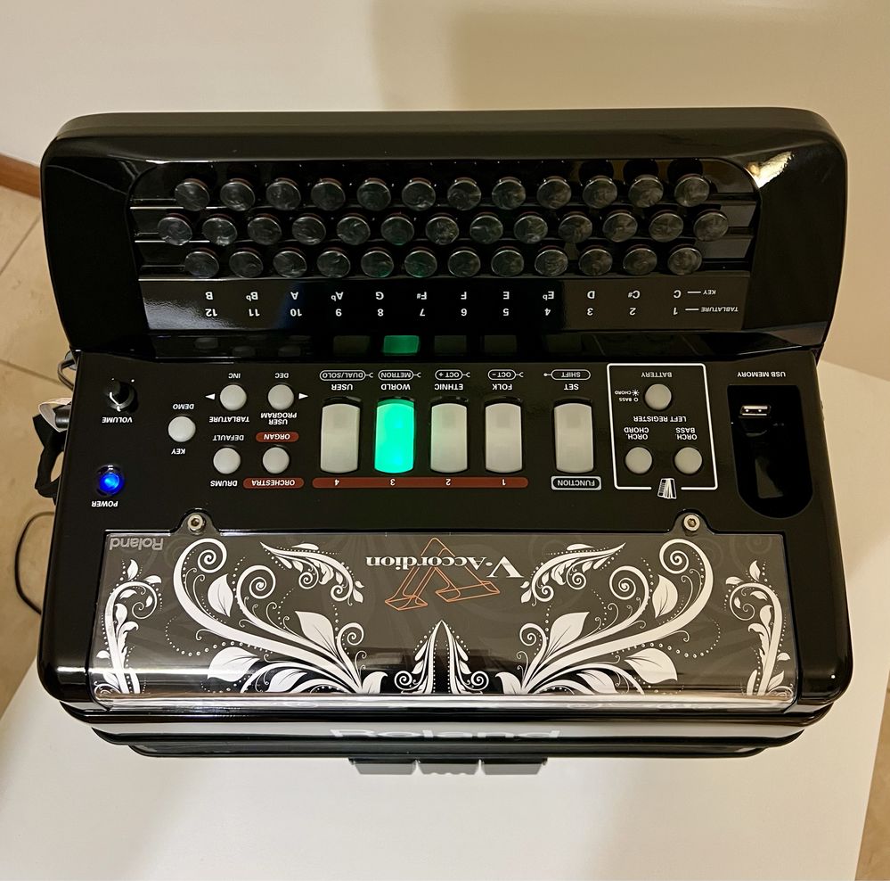Concertina Roland FR-18 preta - Excelente estado