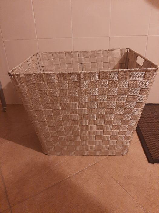 Cesto cor beje Bom estado