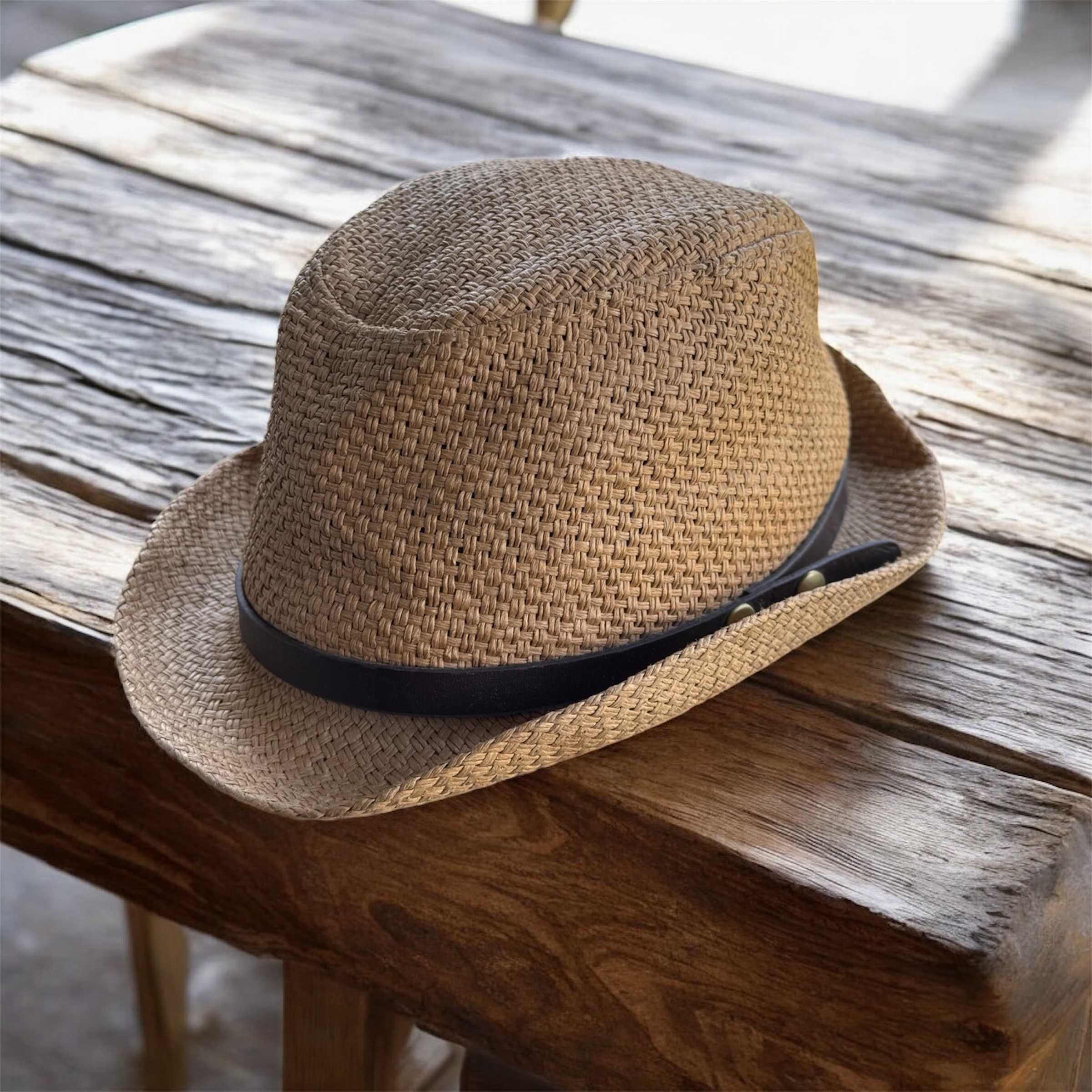 Kapelusz słomkowy z paskiem (fedora/trilby)