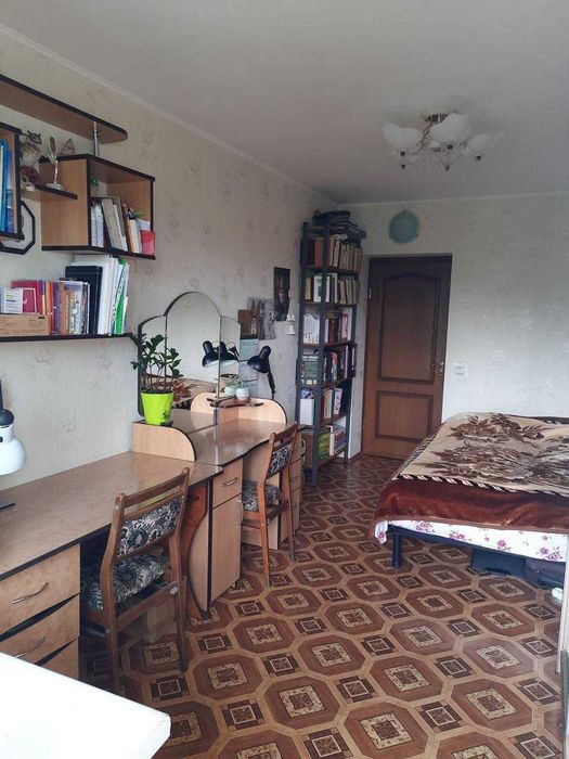 Продаж 4к квартири 83 кв. м на вул. О. Антонова