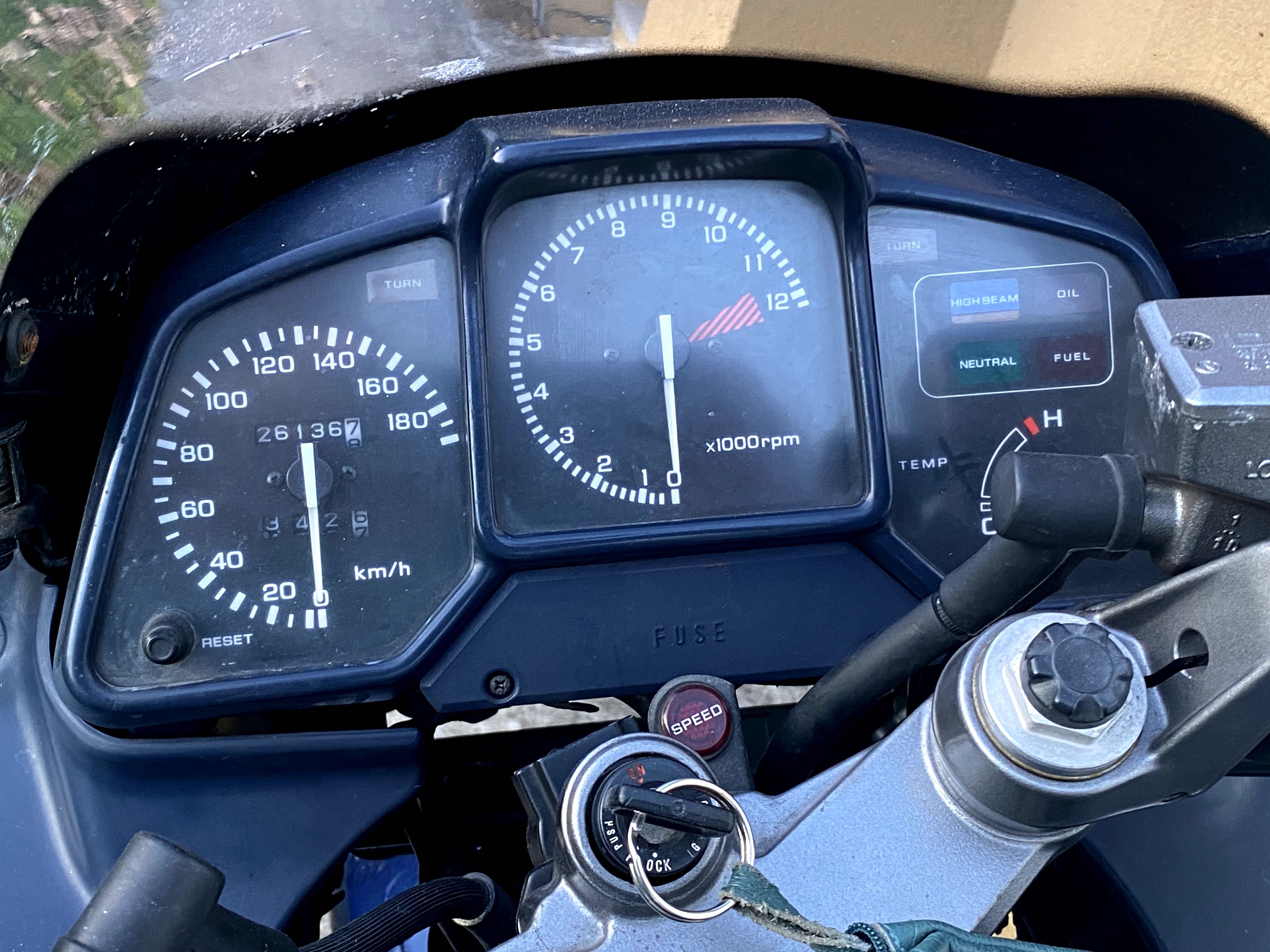 HONDA VFR 750F RC24  de 1988 já moto clássica