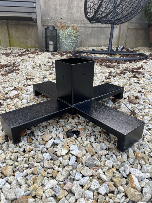 Solidny stojak na choinke w stylu loft