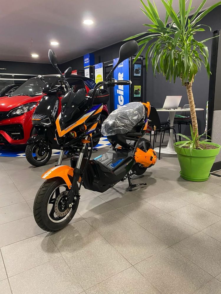 Scooter 100%  Elétrica , sem carta condução ( velicipede bicicleta )