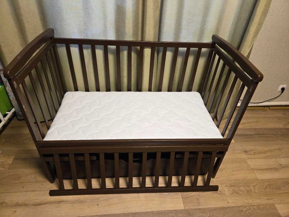 Дитяче дерев'яне ліжко трансформер