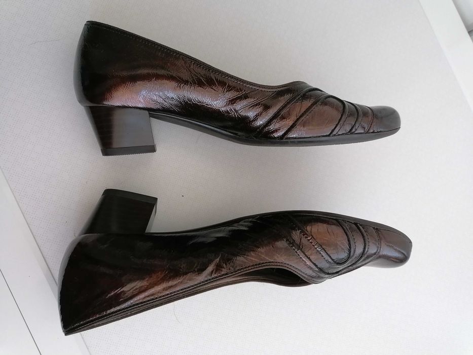 Sapatos de verniz da ARA Shoes