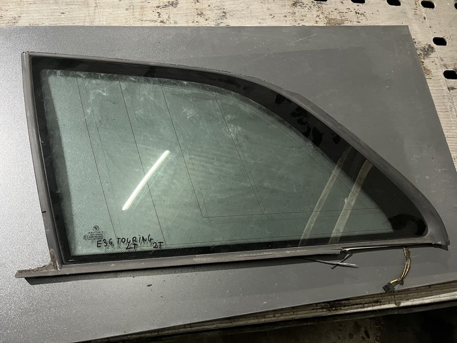 Szyba karoseryjna lewy tył BMW E36 touring kombi antena