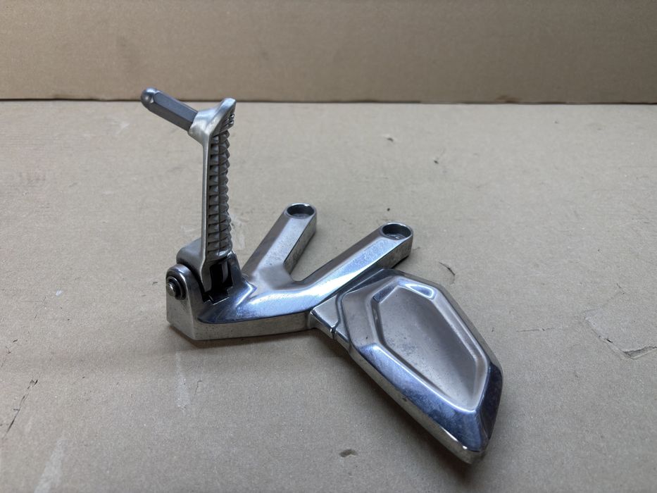 Triumph Trident 660 Set Podnóżek Przód Przedni Lewy Kierowcy