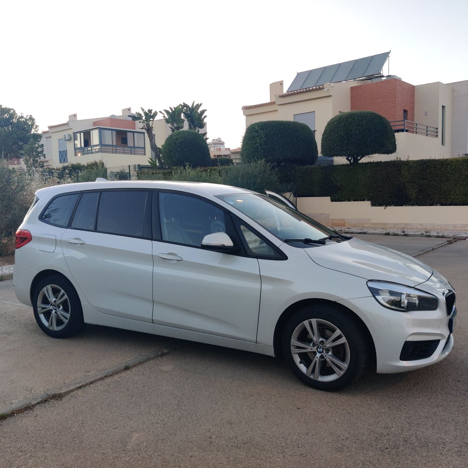 BMW 216d automática de 7 lugares