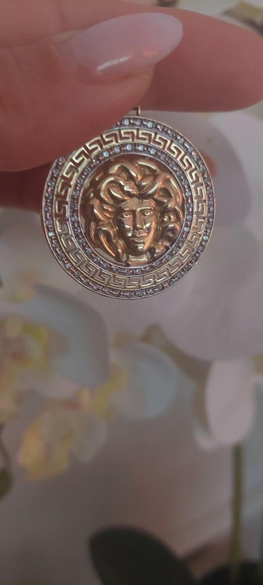 Zlota zawieszka Versace Medusa