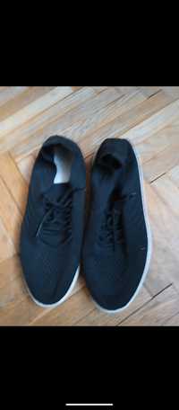 Buty czarne sznurowane