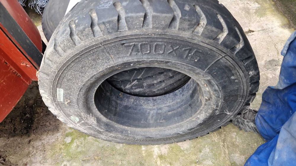 Opona pełna do wózka widłowego 700x15 opona wózek widłowy 700/15