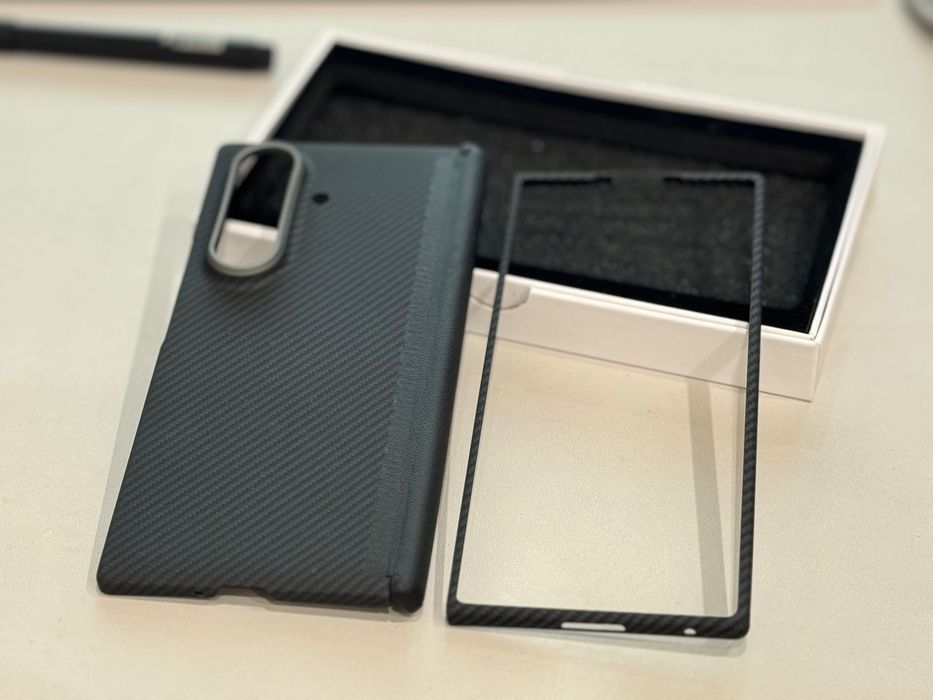 Карбоновый чехол Fold 7 c защитой шарнира и MagSafe
