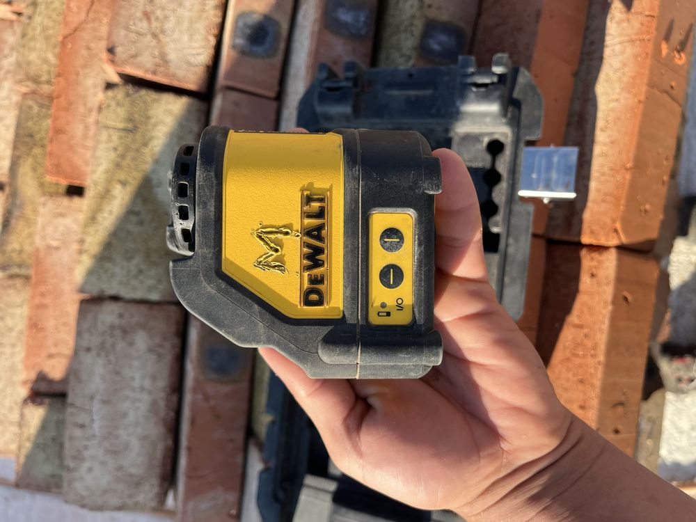 Лазерний рівень DeWALT