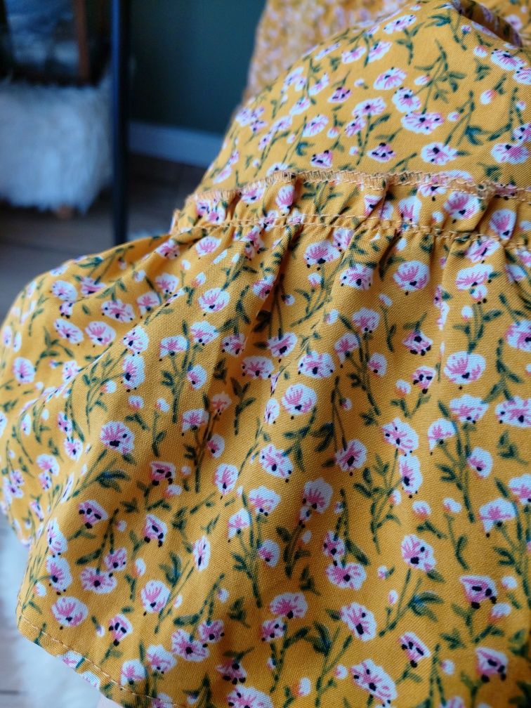 Damska sukienka żółta w kwiaty  M/L z rękawkami i falbanami Rozkloszow