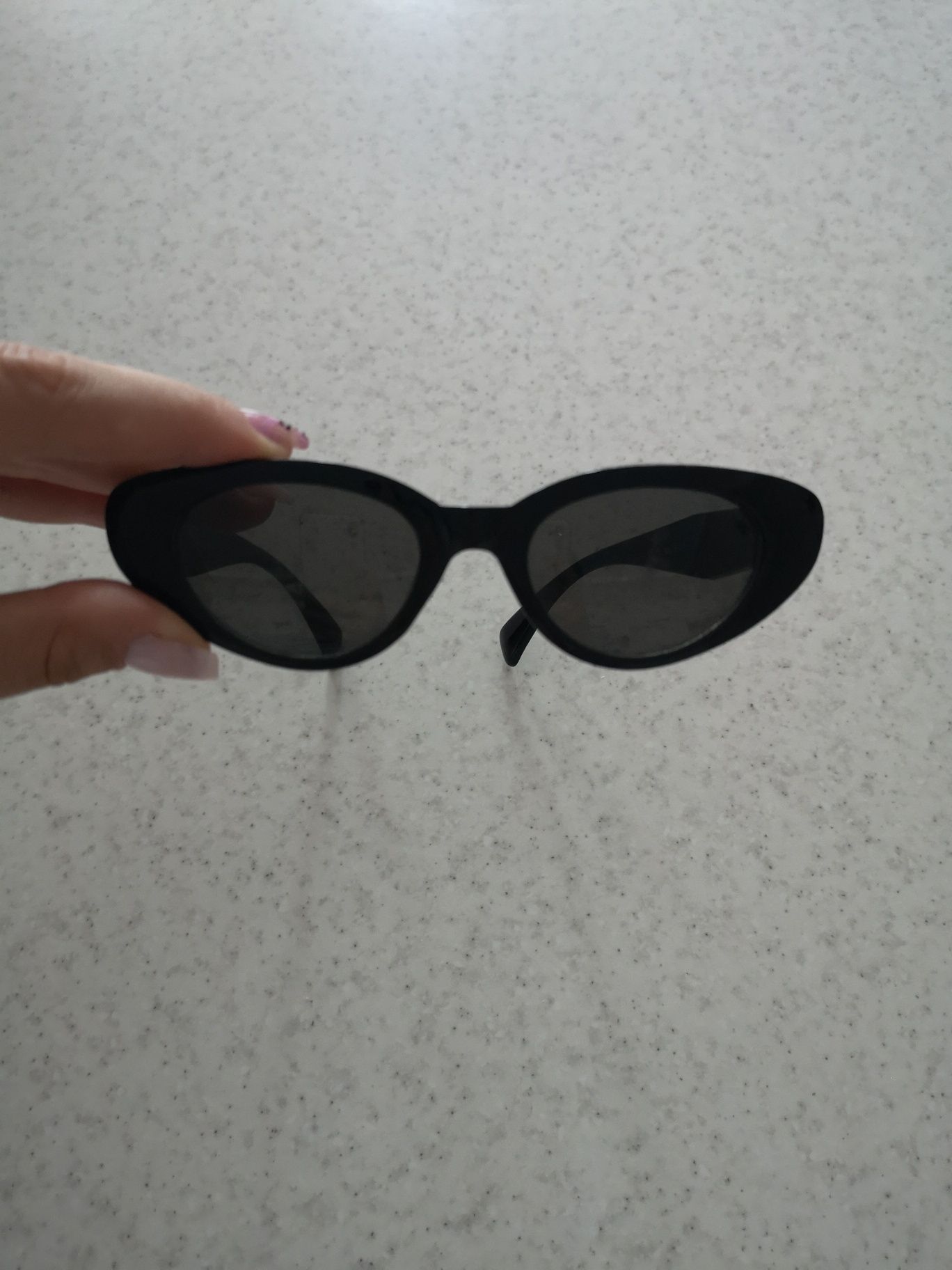 Okulary przeciwsłoneczne zwykłe stan bdb fajny kształt