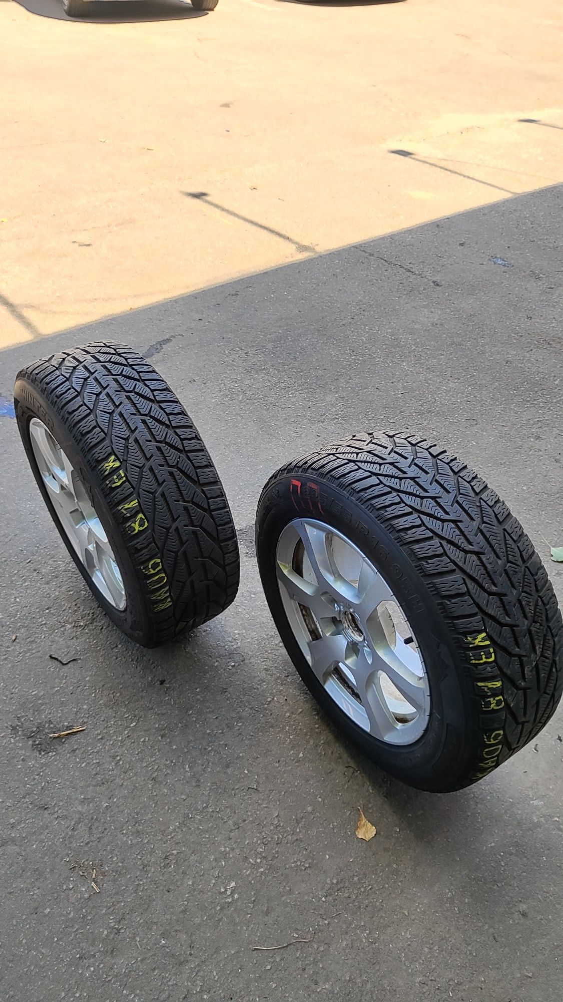Диски з шинами R-16 7.5Jx16H2 ET-45 5/112  (ПАРА )21рік
